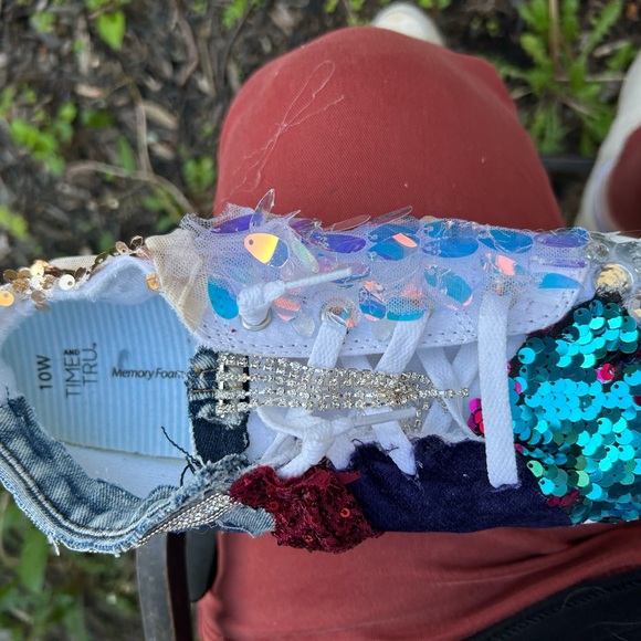 Size 10 sneakers - Picture 8 of 10